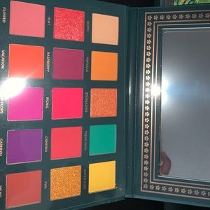 Ace Beautē Nostalgia Eyeshadow Palette